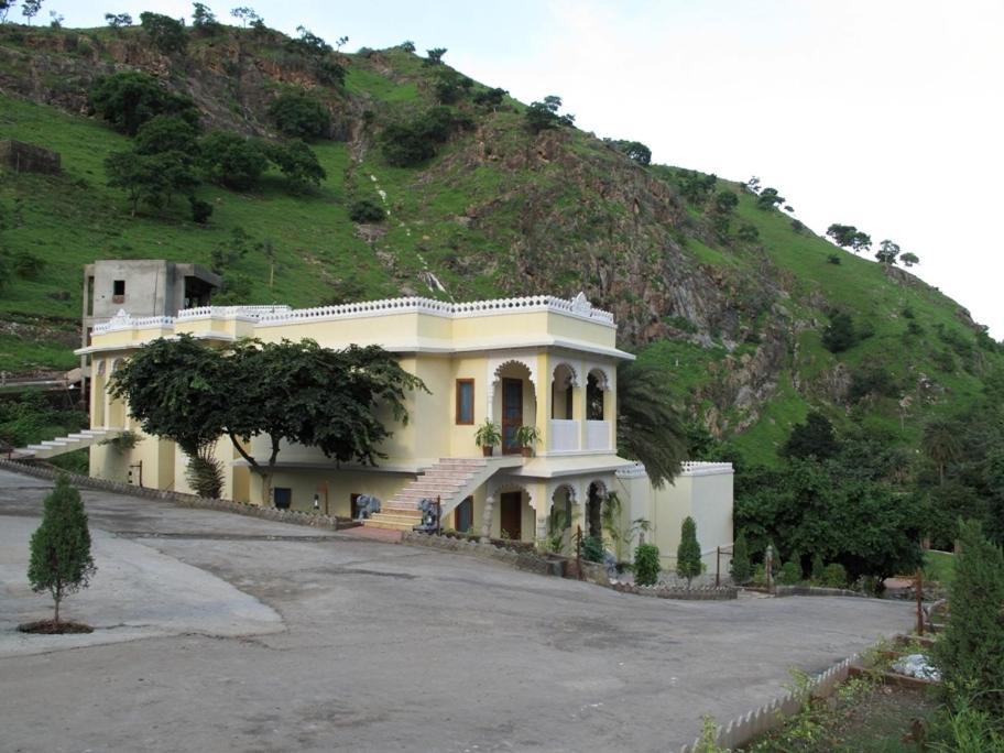 Aaram Baagh By Pachar Group Hotel Udaipur Bagian luar foto